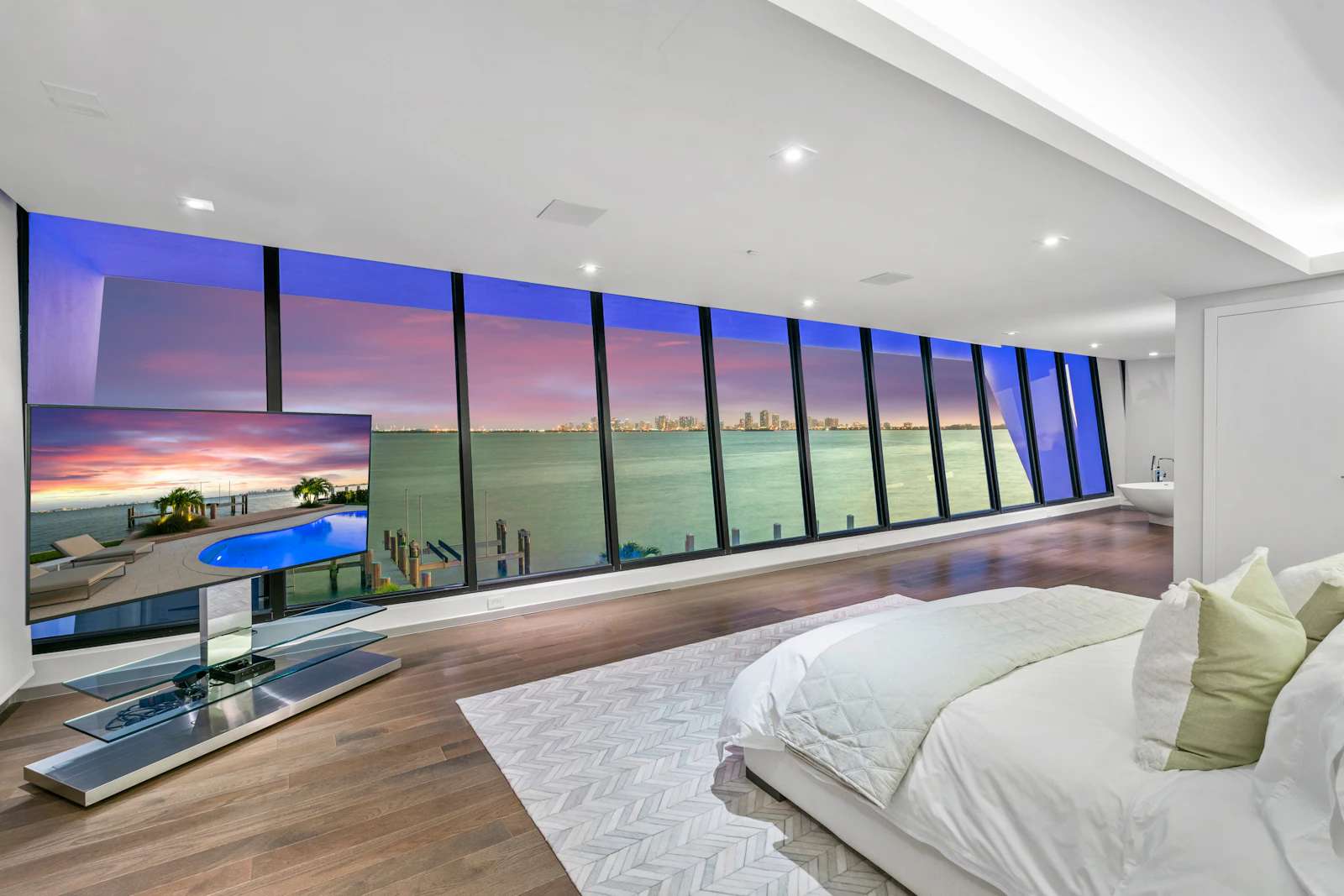 Banner for 4 Insider Secrets to Book Luxury Villas at the Best Rates