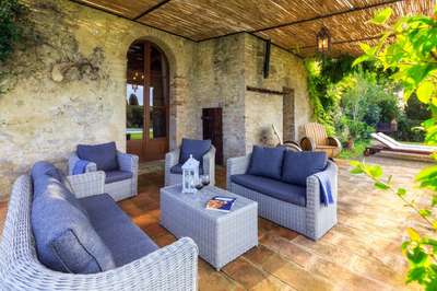 Outdoor Lounge Areas