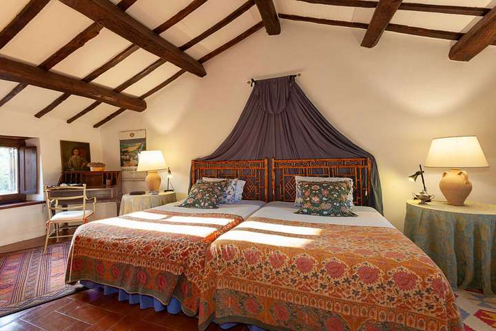 Bedroom 5 - Queen/twin bedroom