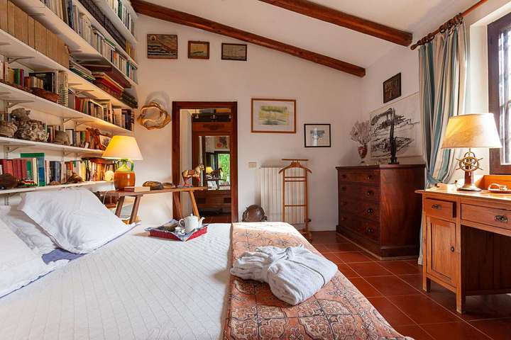 Bedroom 1 - Queen bedroom