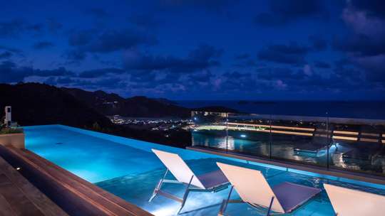 Heated Infinity Pool