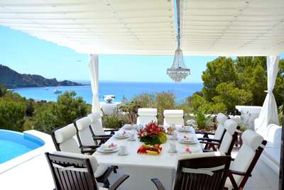 Alfresco Dining