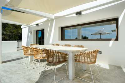 Covered Outdoor Dining