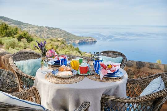Alfresco Dining