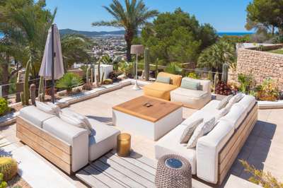 Outdoor Lounge Area