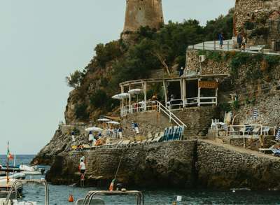 Walk to Local Restaurants