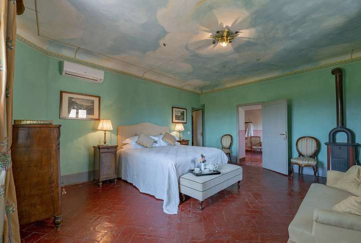 Bedroom 5 - Queen bedroom suite