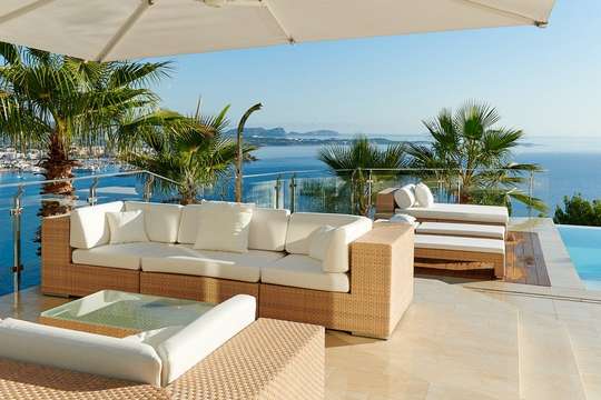 Outdoor Lounge Areas