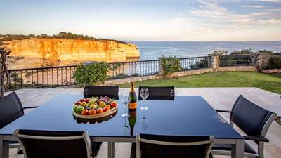 Alfresco Dining