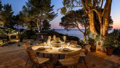 Alfresco Dining