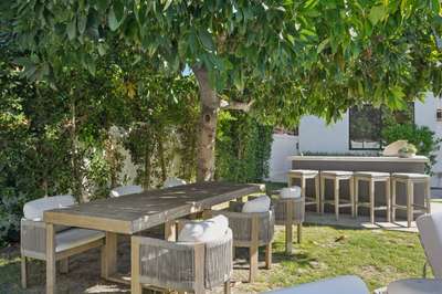 Outdoor Bar & Kitchen