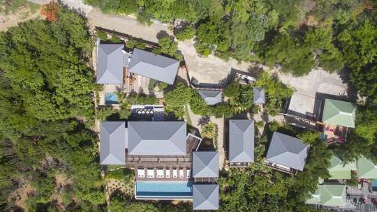 2 Swimming Pools