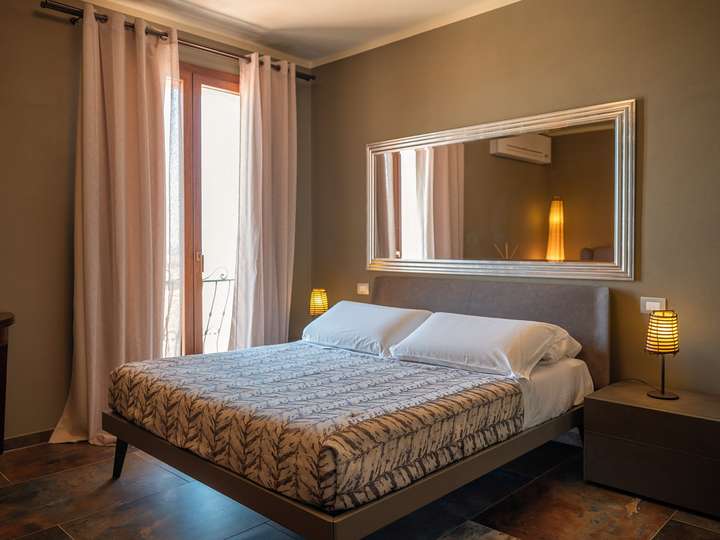 Bedroom 1 - Queen bedroom