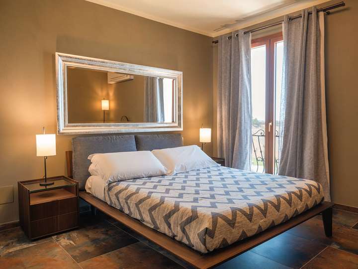 Bedroom 2 - Queen bedroom