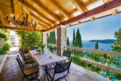 Alfresco Dining