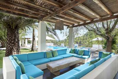 Covered Outdoor Living and Dining Areas