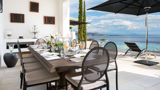 Alfresco Dining
