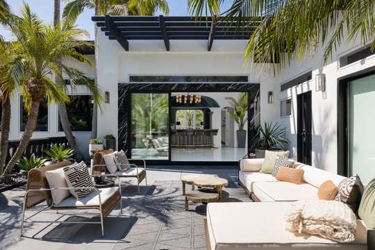 Outdoor Lounge Areas