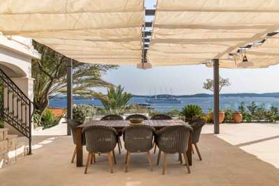 Alfresco Dining