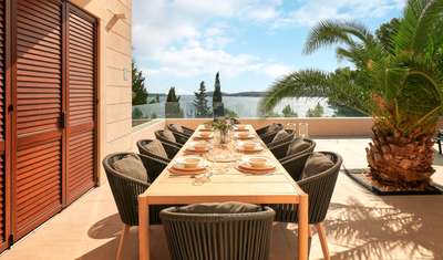 Alfresco Dining