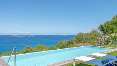 Relax on plush sun loungers by the private infinity pool, enjoying sweeping ocean views and gentle Caribbean breezes.
