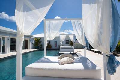 Outdoor Lounge Areas