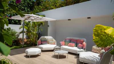 Outdoor Lounge Areas