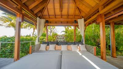 Outdoor Lounge Areas