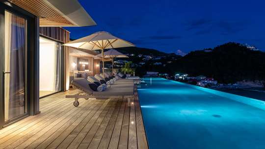 Heated Infinity Pool