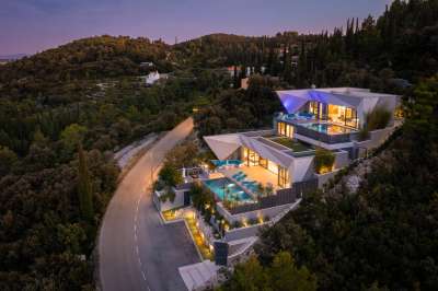 2 Swimming Pools