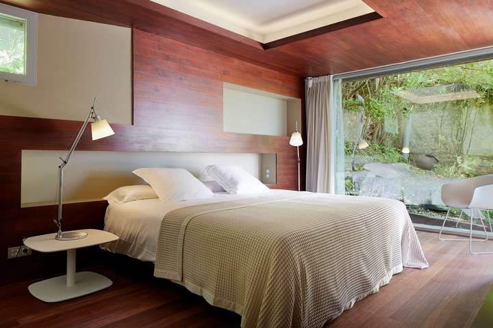 Bedroom 1 - Master Bedroom