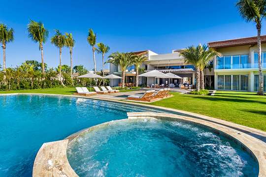 Large Outdoor Swimming Pool