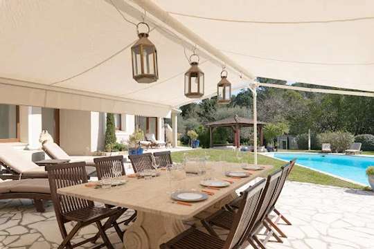 Alfresco Dining