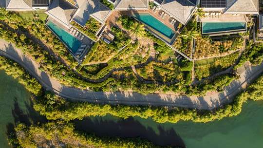 2 Swimming Pools