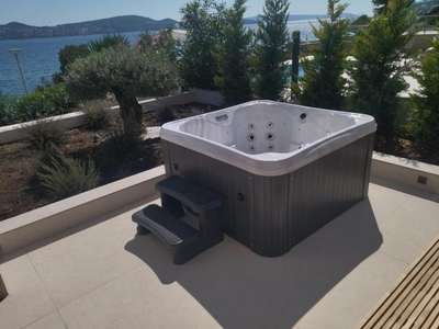 Jacuzzi