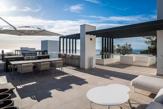 Alfresco Dining