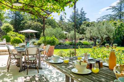 Alfresco Dining