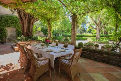 Alfresco Dining