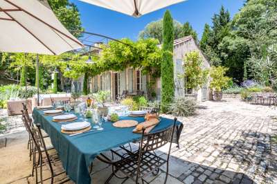 Alfresco Dining