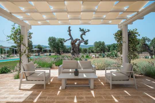 Outdoor Lounge Areas