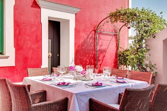 Alfresco Dining