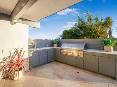 Outdoor Kitchen