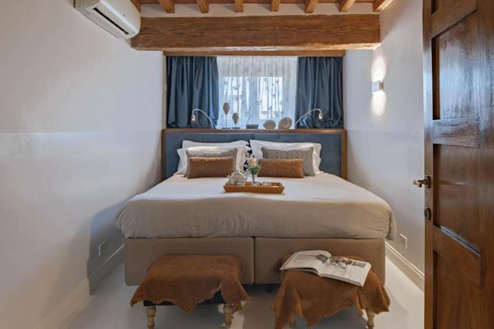 Bedroom 2 - Queen/twin bedroom