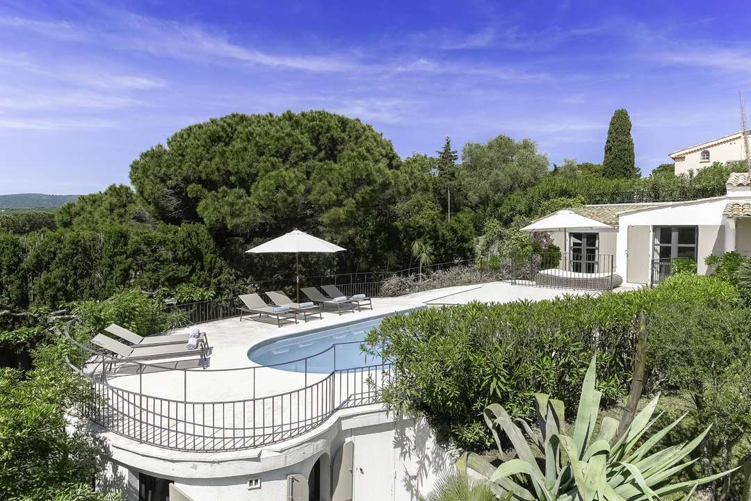 Heated pool and sun loungers at Nikki Plage, a luxury St Tropez villa with lush tropical gardens and Mediterranean elegance.