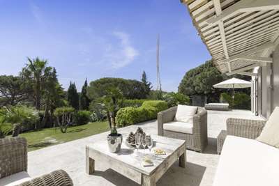 Outdoor Lounge Areas