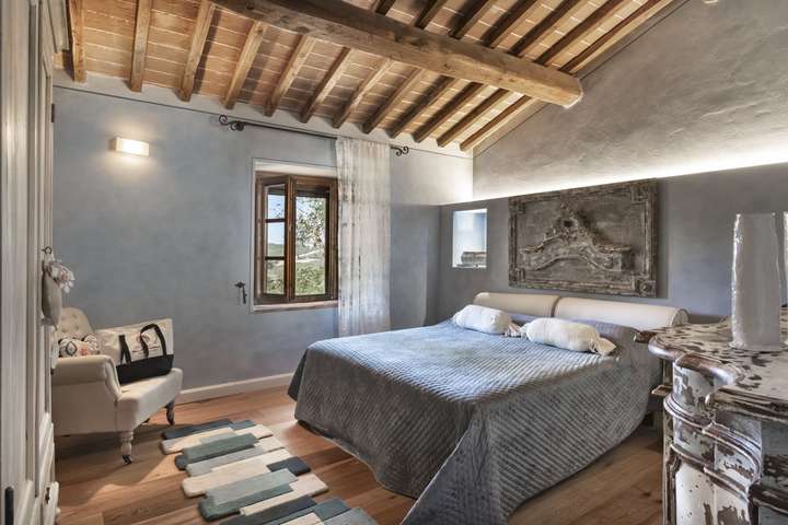 Bedroom 5 - Queen bedroom