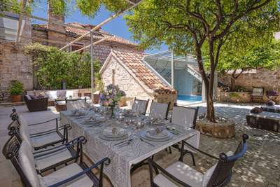 Alfresco Dining