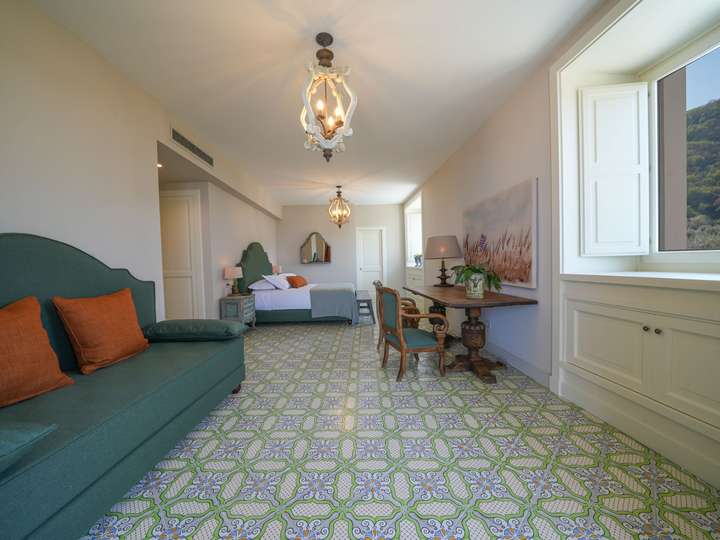 Bedroom 6 - Master King Suite