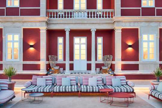 Outdoor Lounge Areas
