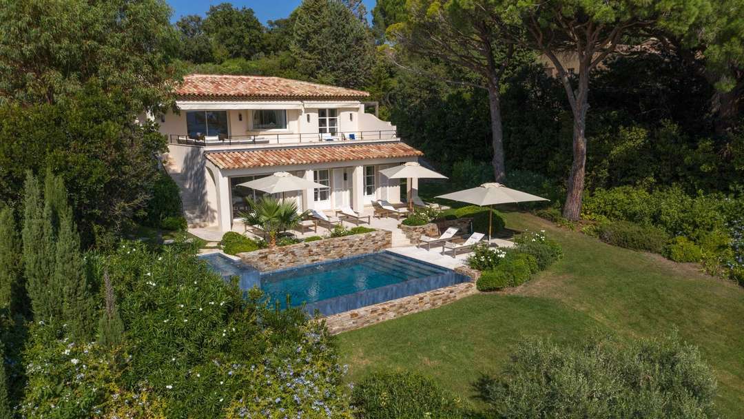 Luxury Ramatuelle villa with private pool, stone terraces, and lush Mediterranean gardens for an elegant French Riviera stay.